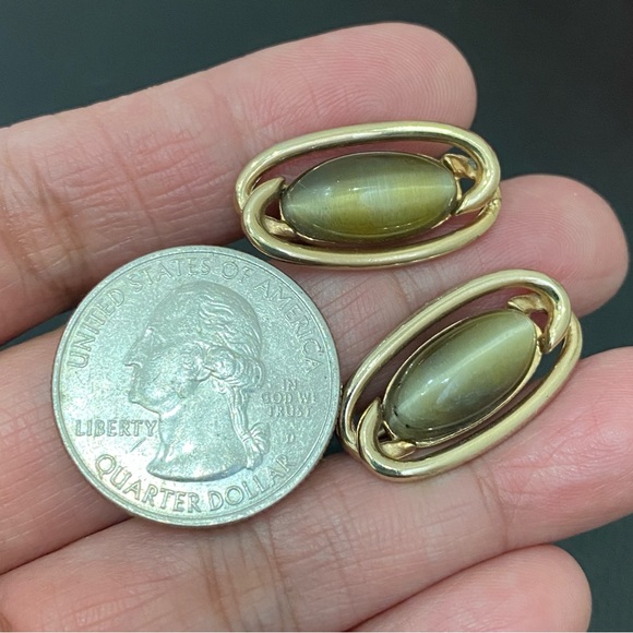 Vintage SWANK Olive Green Cats Eye Oval Gold-tone Cuff Links - Picture 2 of 12